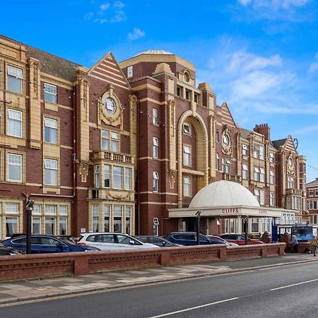 Cliffs Hotel Blackpool Bagian luar foto