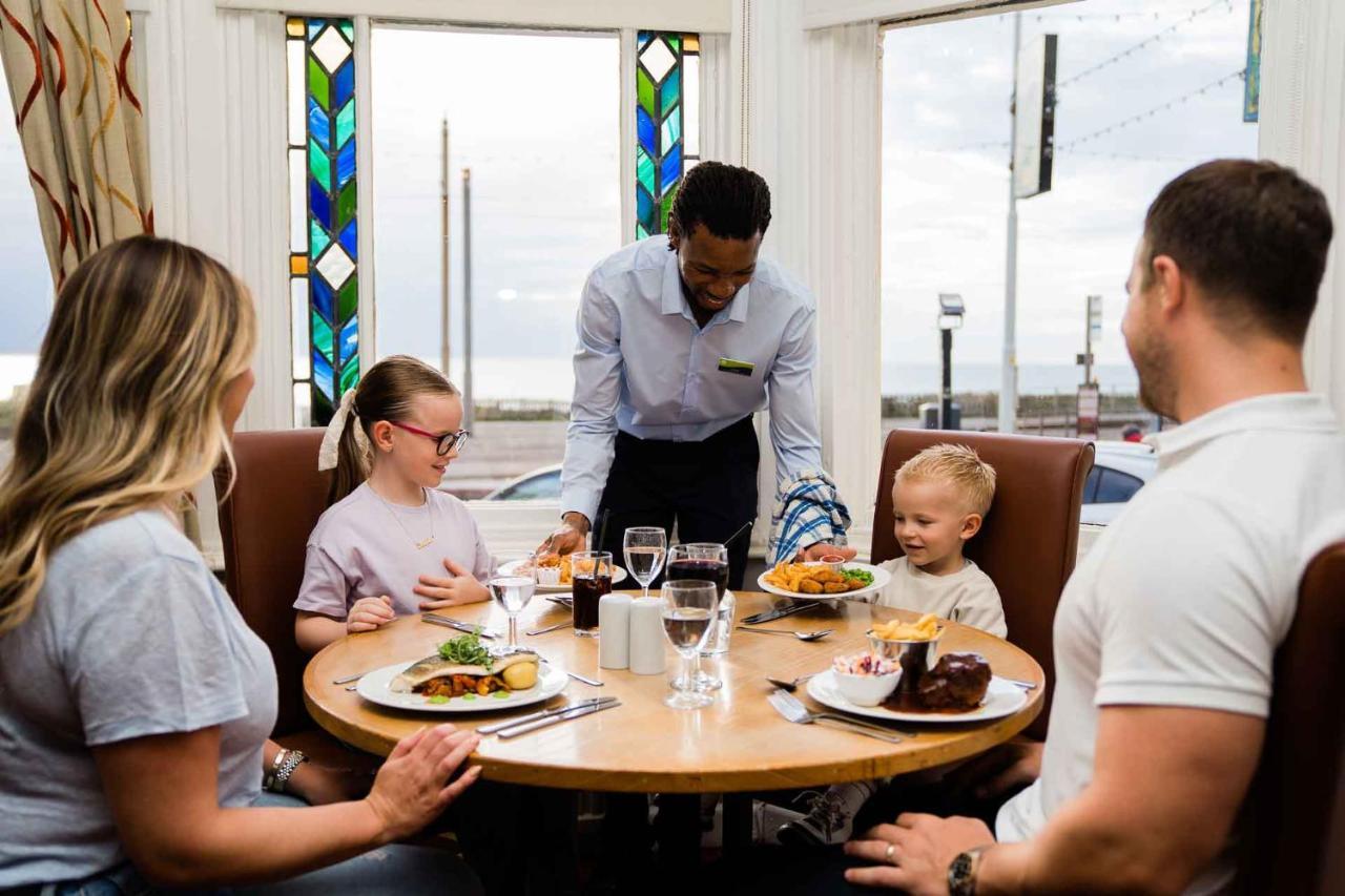 Cliffs Hotel Blackpool Bagian luar foto